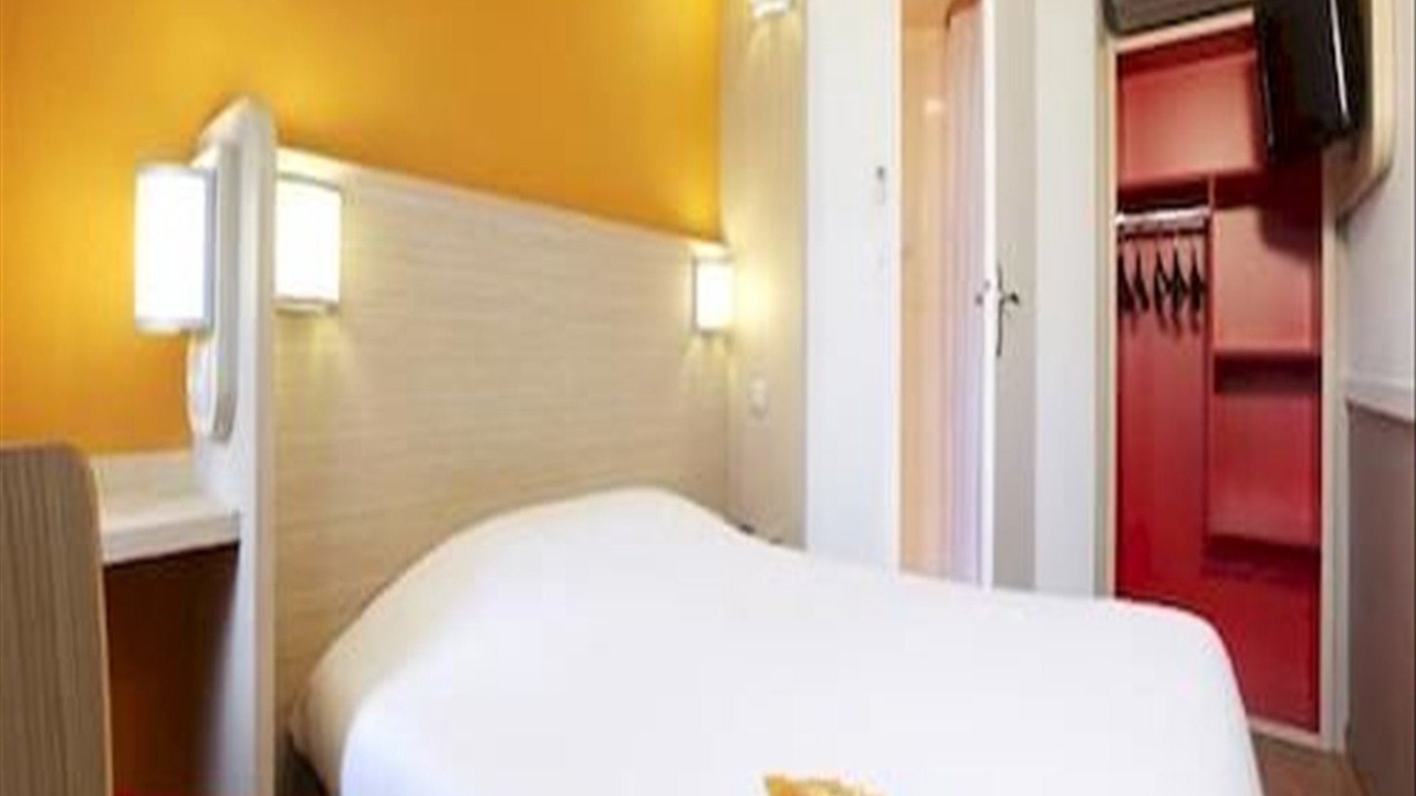 Photo of Bedroom in Charleville-Mezieres