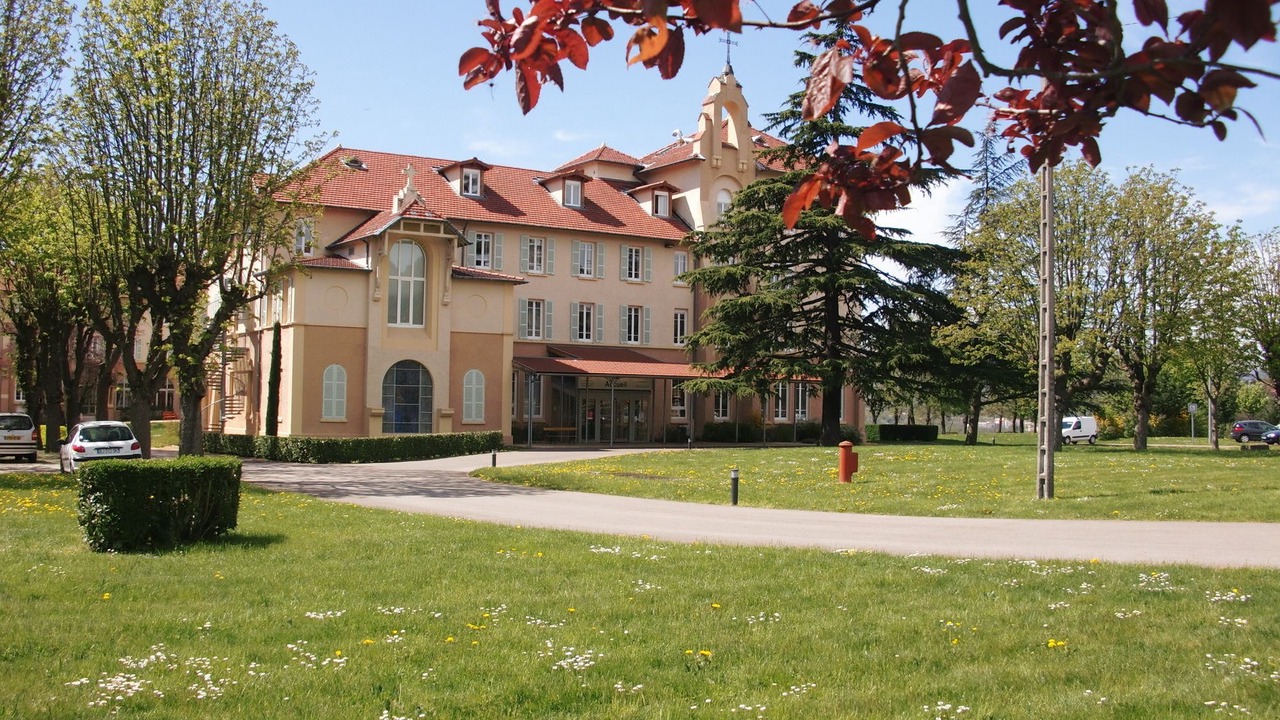 Photo of Buildings in Francheville Le Bas