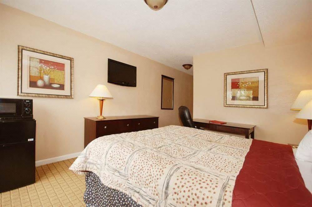 Photo of Bedroom in Westbrook Center