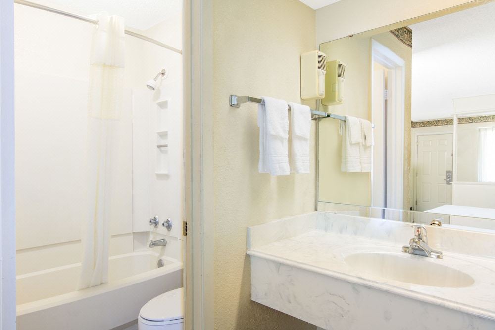 Photo of Bathroom in Marshall
