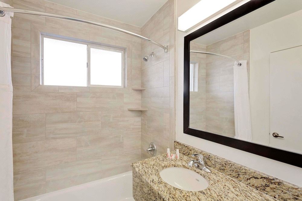 Photo of Bathroom in Page