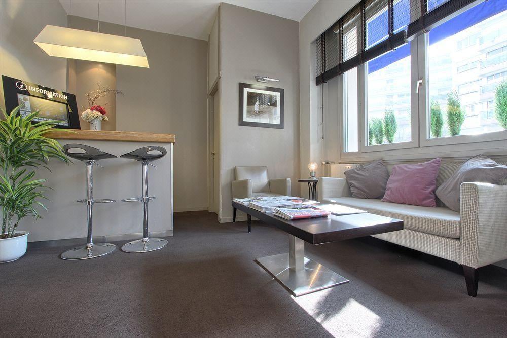 Photo of Livingroom in Republique–Point-du-Jour