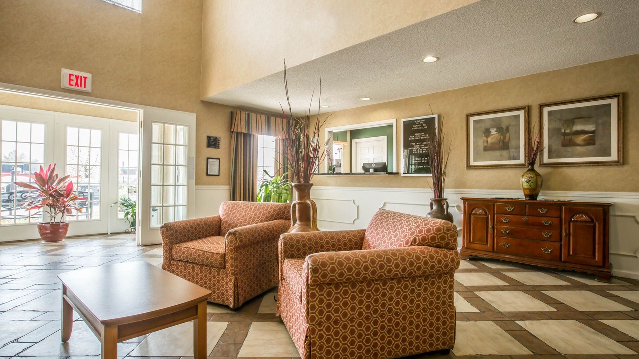 Photo of Livingroom in LaGrange