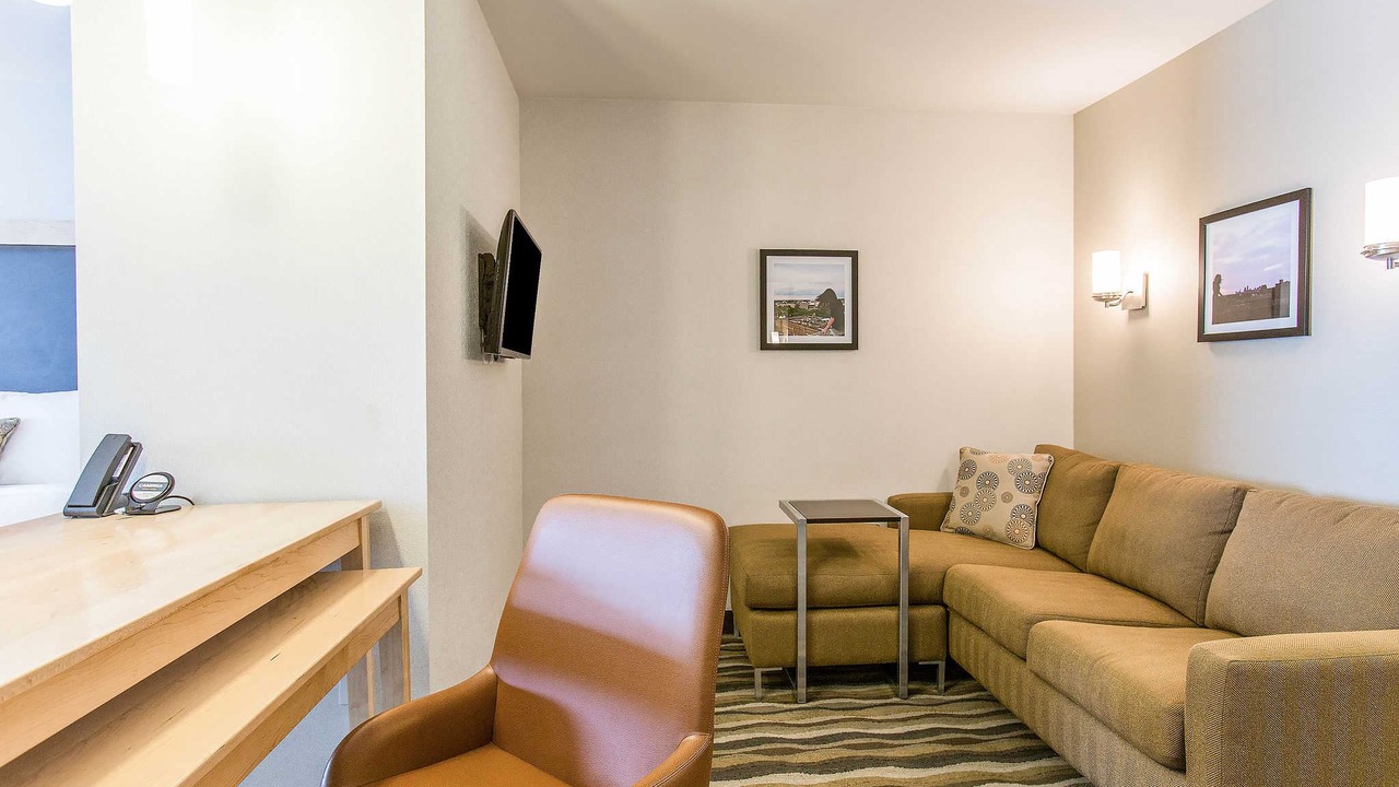 Photo of Livingroom in Avon