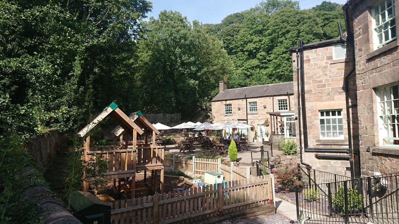 Photo of Buildings in Whatstandwell