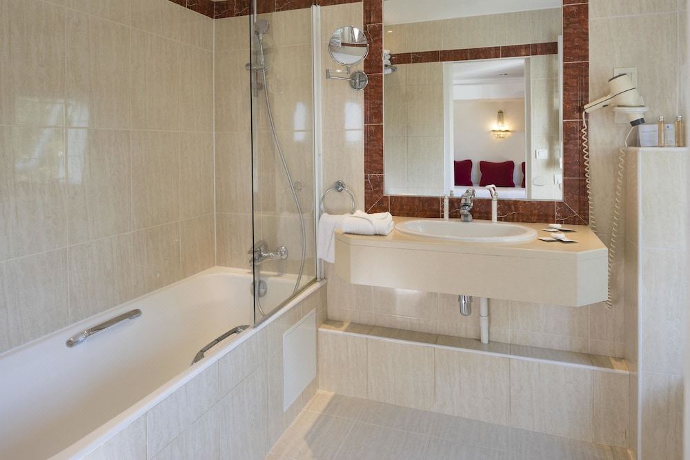 Photo of Bathroom in Saint-Thomas-d'Aquin