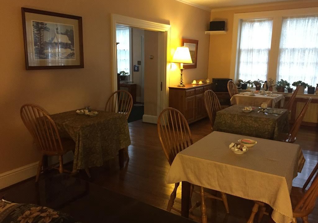 Photo of Livingroom in Red Lion