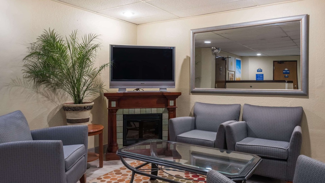 Photo of Livingroom in Greenfield