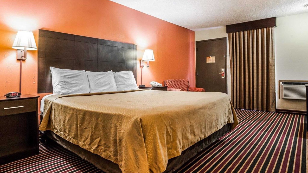 Photo of Bedroom in Urbandale