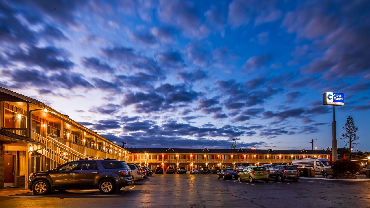 Photo of Buildings in Roseburg