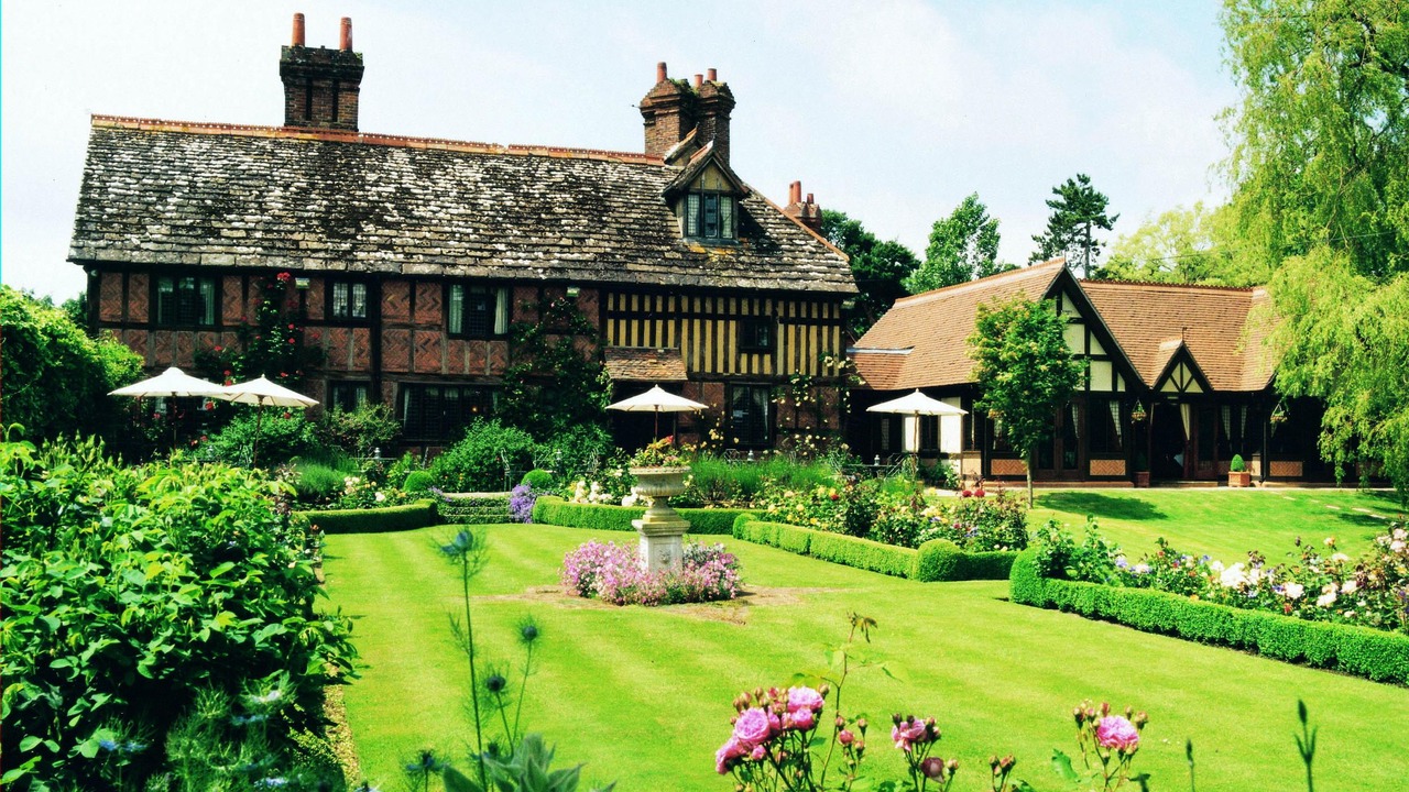 Photo of Buildings in Horley