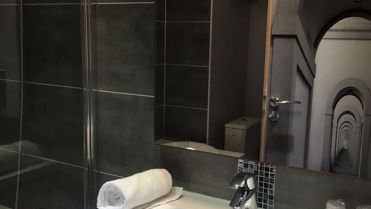 Photo of Bathroom in Peronne