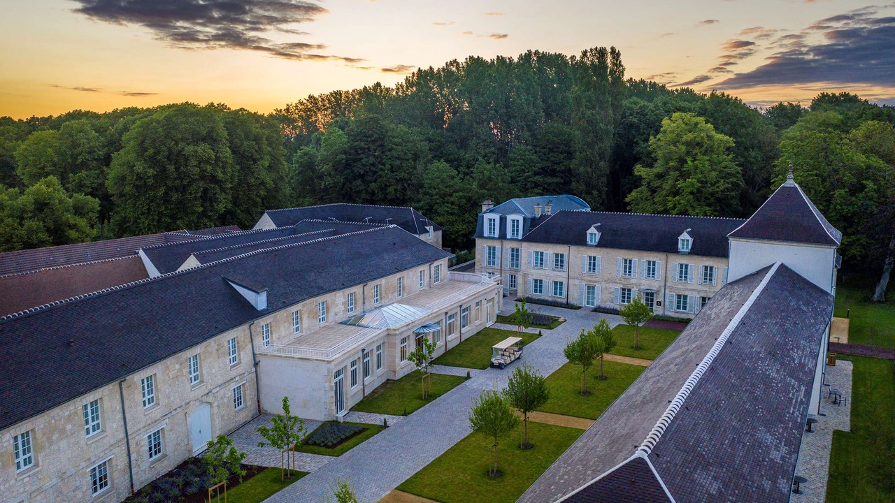 Photo of Buildings in Vineuil-Saint-Firmin