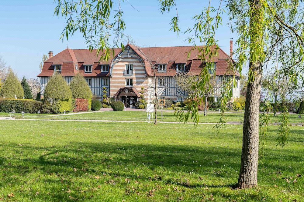 Photo of Buildings in Cricqueboeuf