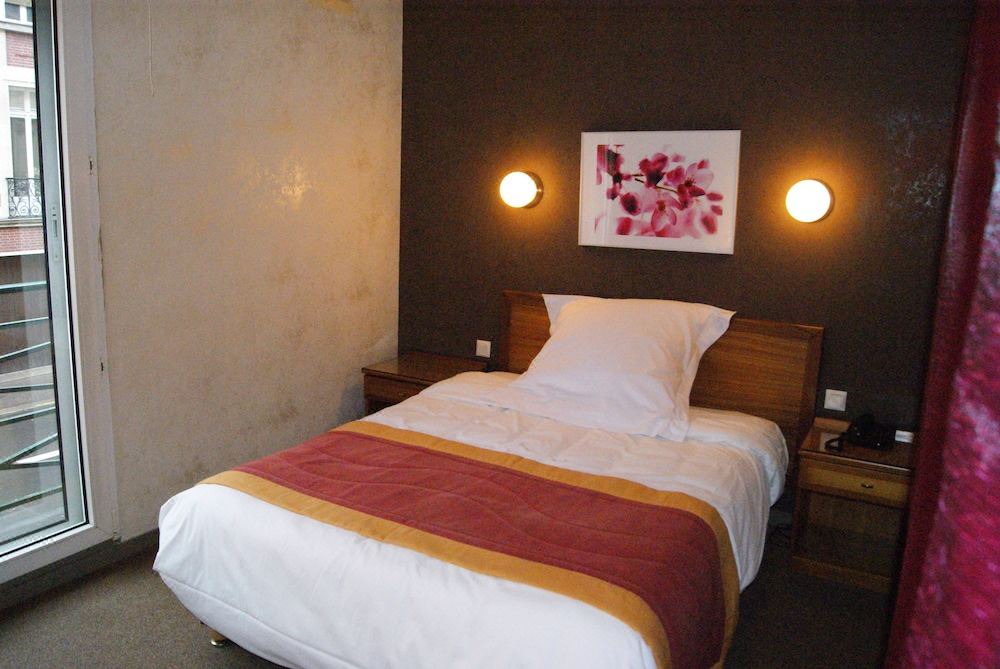 Photo of Bedroom in Rouen City Centre