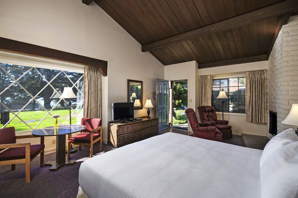 Photo of Bedroom in San Simeon