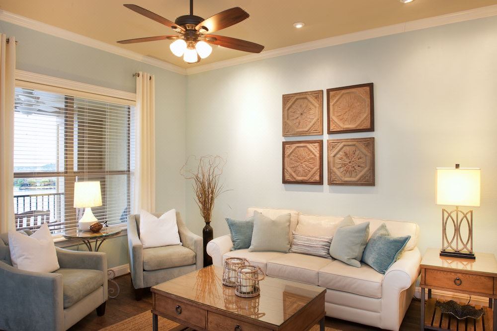 Photo of Livingroom in Horseshoe Bay