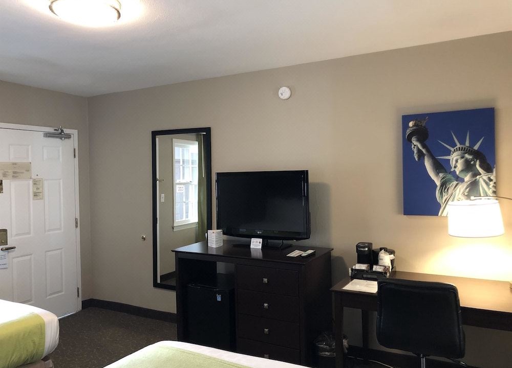 Photo of Livingroom in Fort Lee