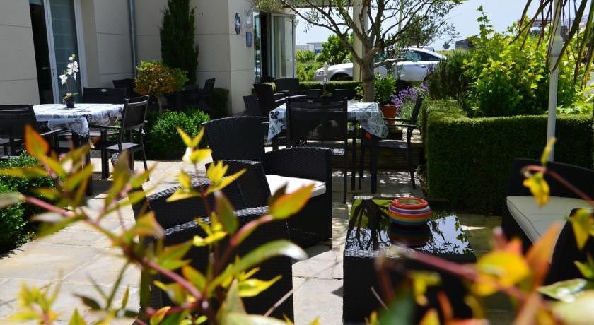 Photo of Patio Balcony in Distre