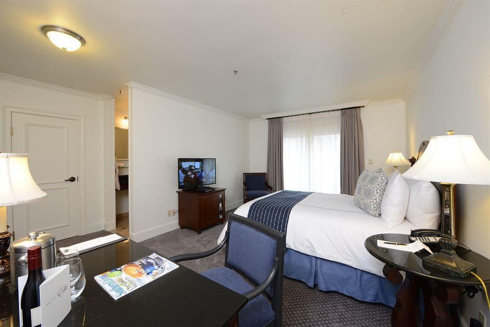 Photo of Livingroom in West Campus