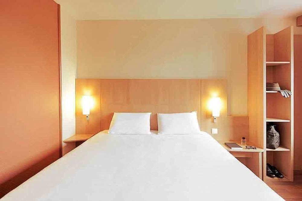 Photo of Bedroom in Etampes