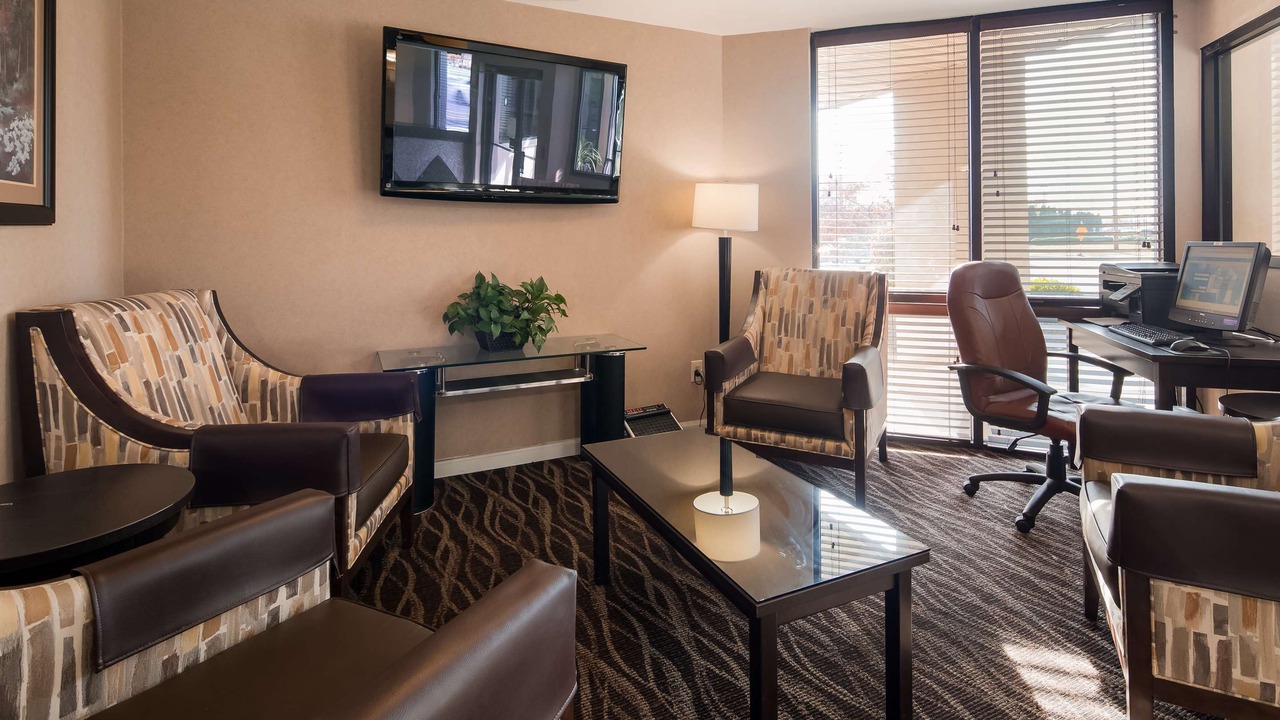 Photo of Livingroom in Grove City