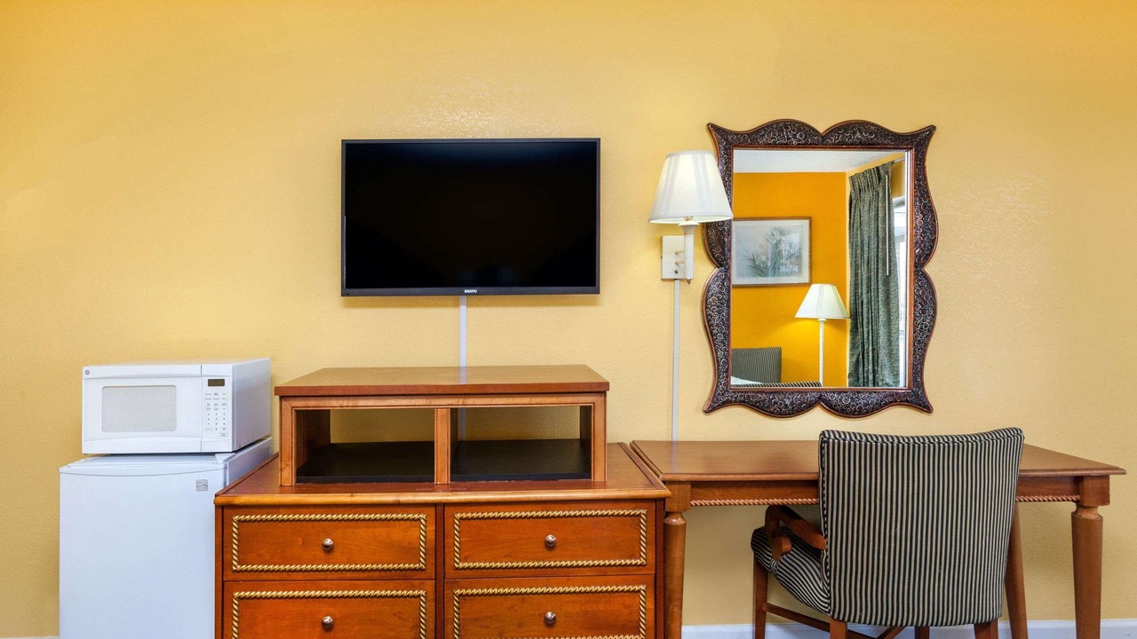 Photo of Livingroom in Jacksonville