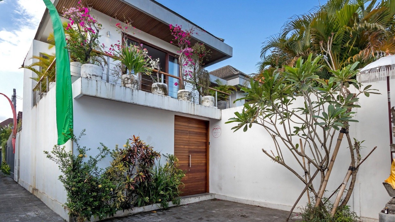 Photo of Buildings in Batubelig