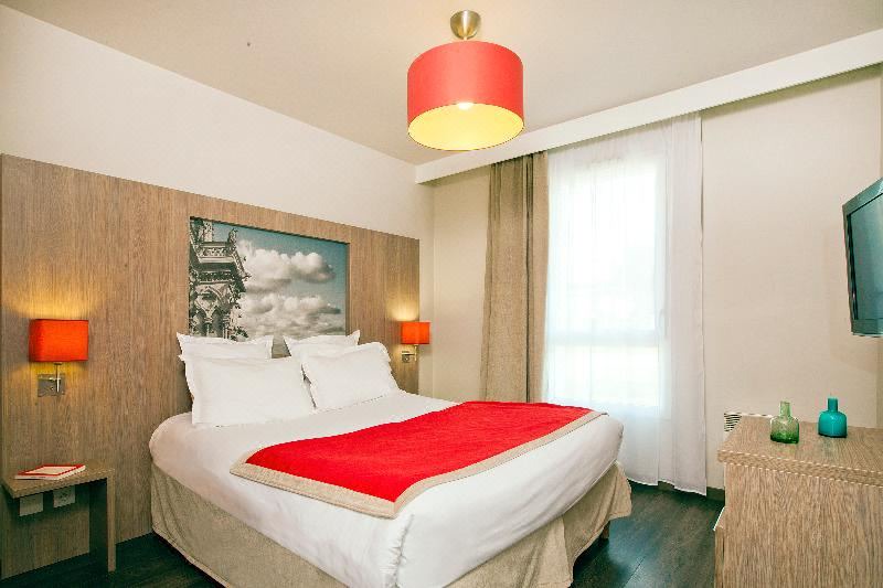Photo of Bedroom in Guyancourt