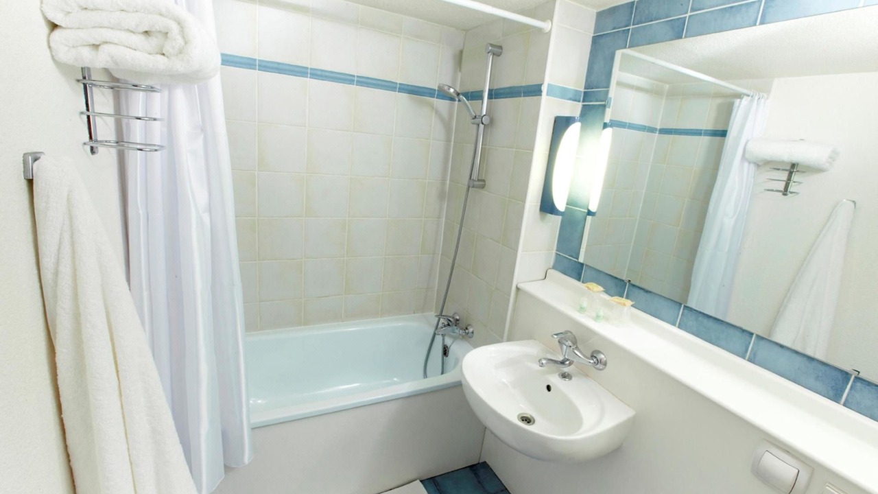 Photo of Bathroom in Cuincy