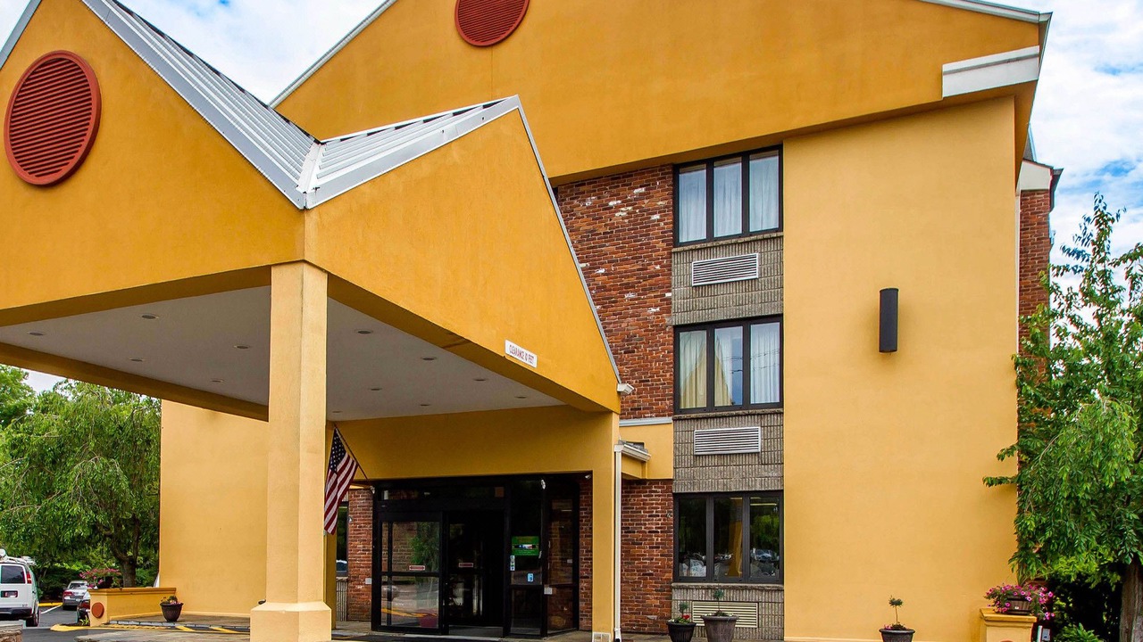 Photo of Buildings in Cromwell