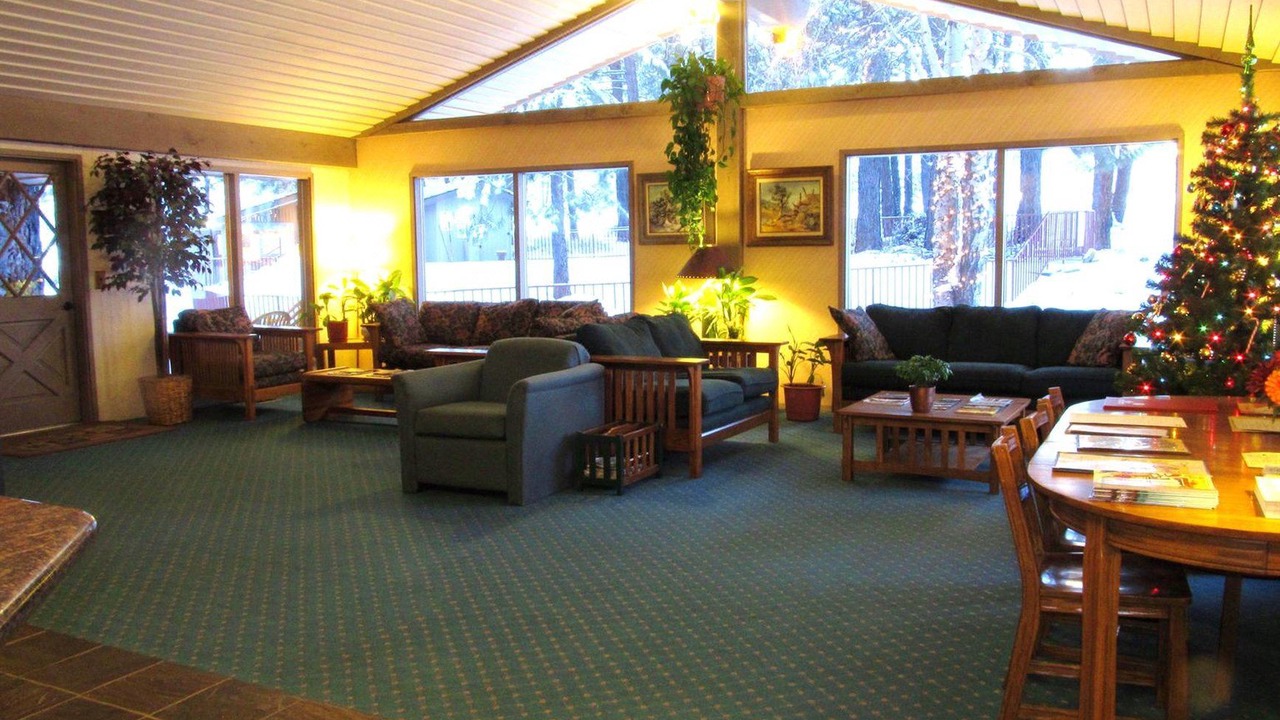 Photo of Livingroom in Century West