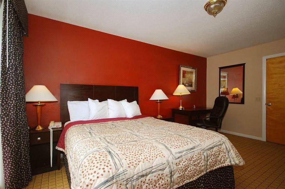 Photo of Bedroom in Westbrook Center