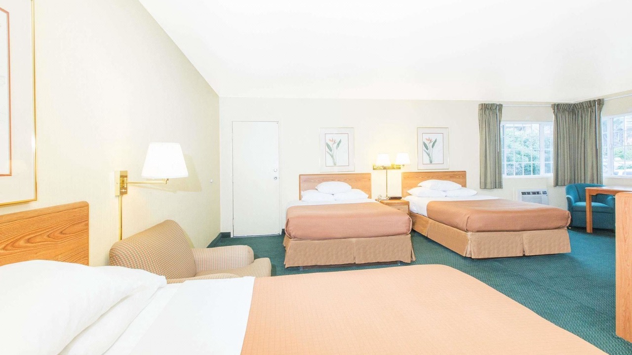 Photo of Bedroom in Roseburg