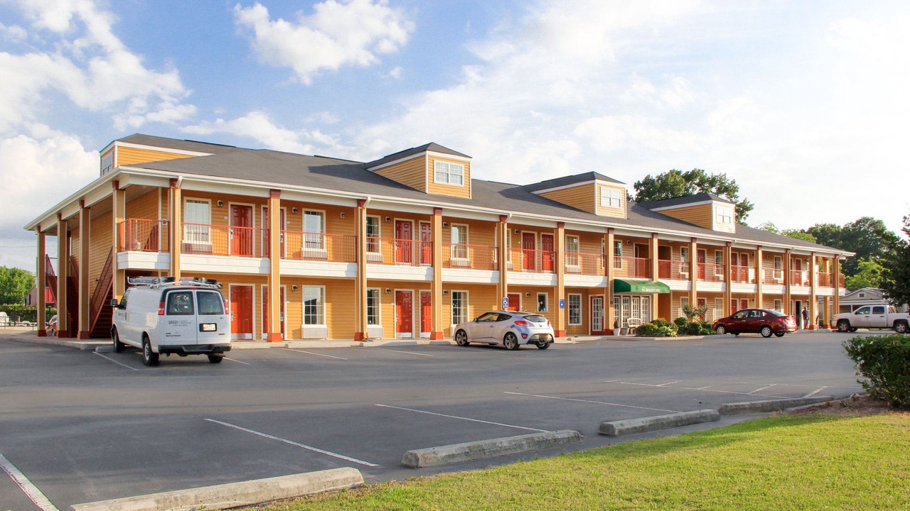 Photo of Buildings in Albertville
