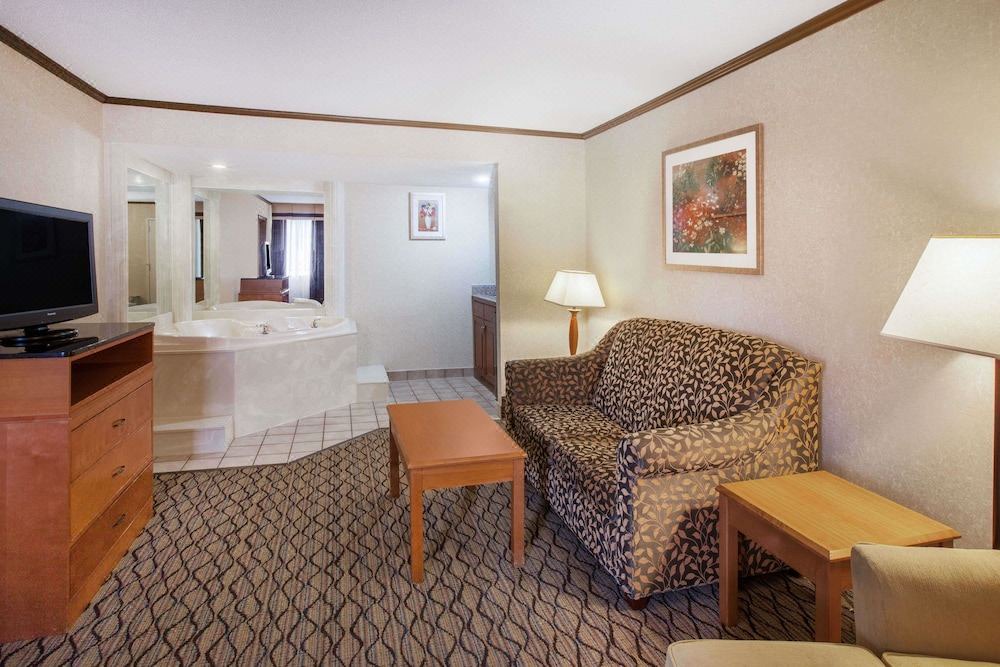 Photo of Livingroom in Canton