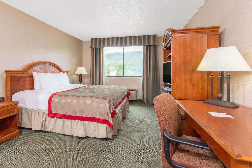 Photo of Bedroom in Painted Post