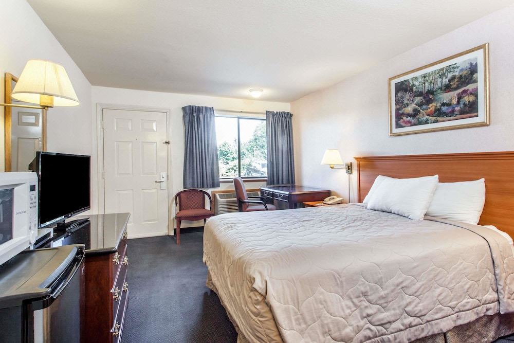 Photo of Bedroom in Edmonds