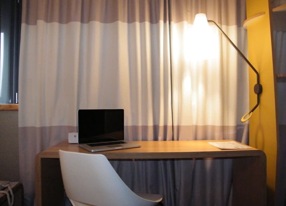 Photo of Others in Valence