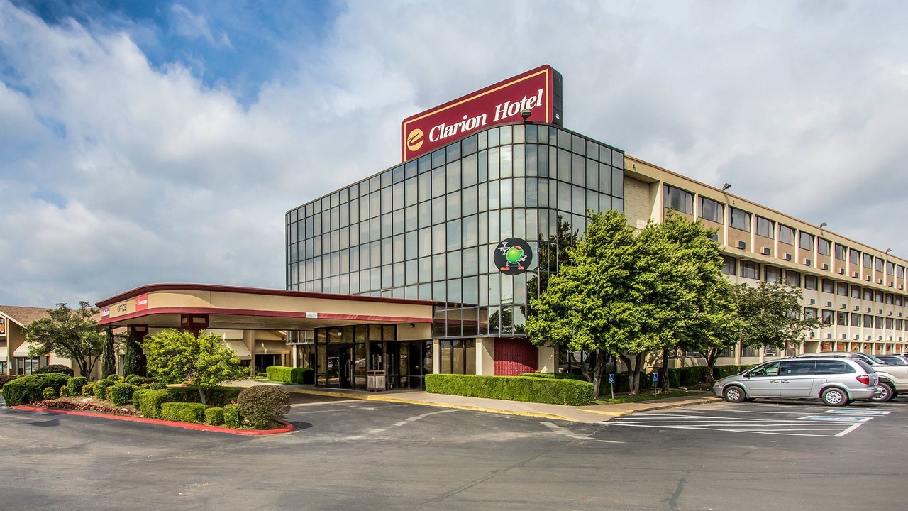 Photo of Buildings in Broken Arrow