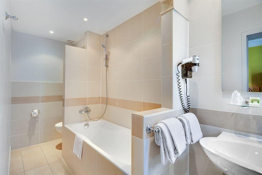 Photo of Bathroom in Quartier de la Salpetriere