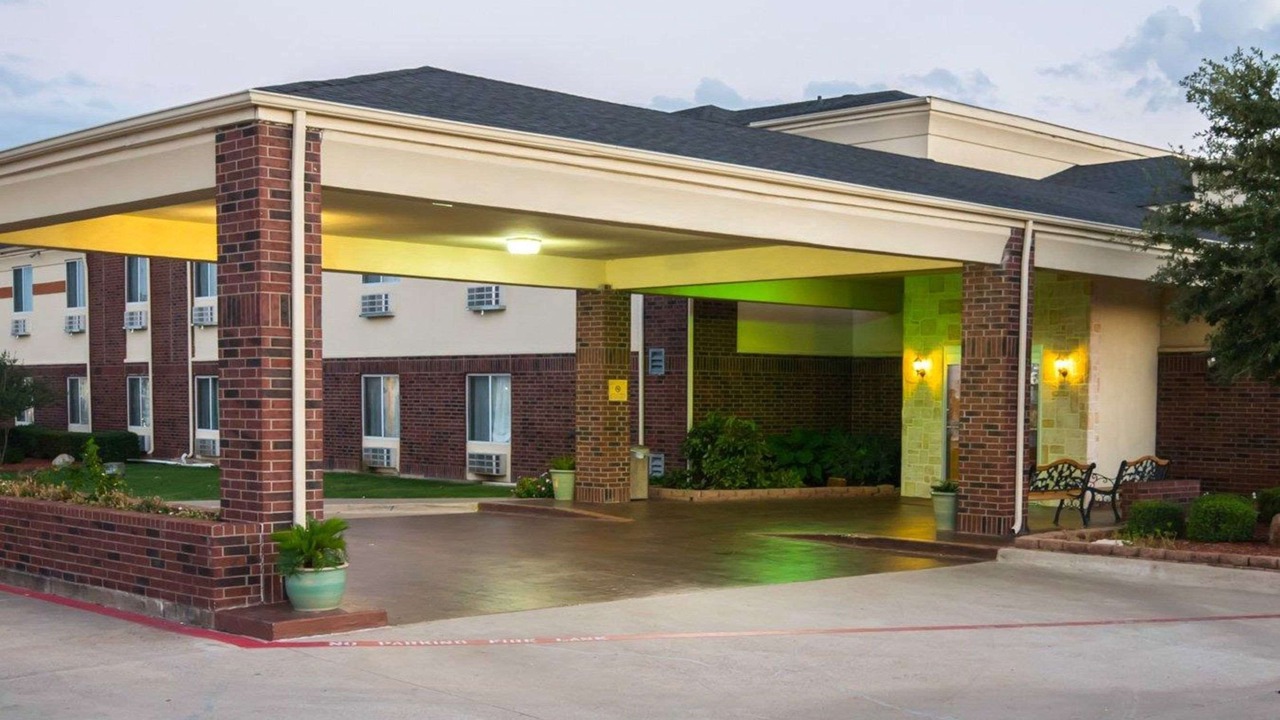Photo of Buildings in Red Oak