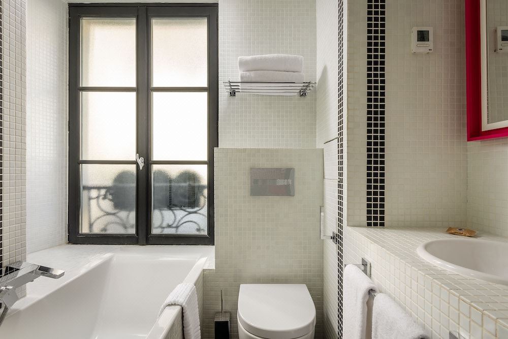 Photo of Bathroom in Quartier de la Plaine-de-Monceaux