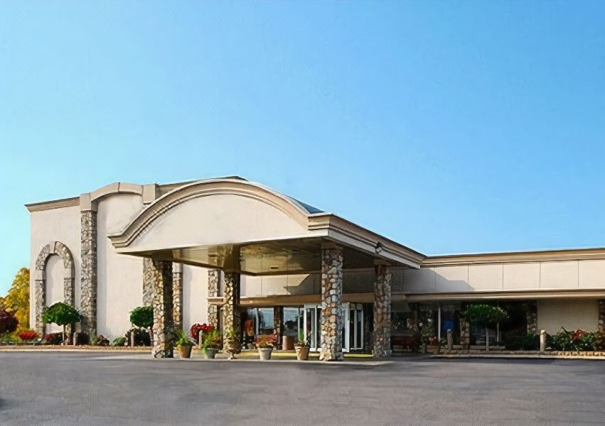Photo of Buildings in Warren