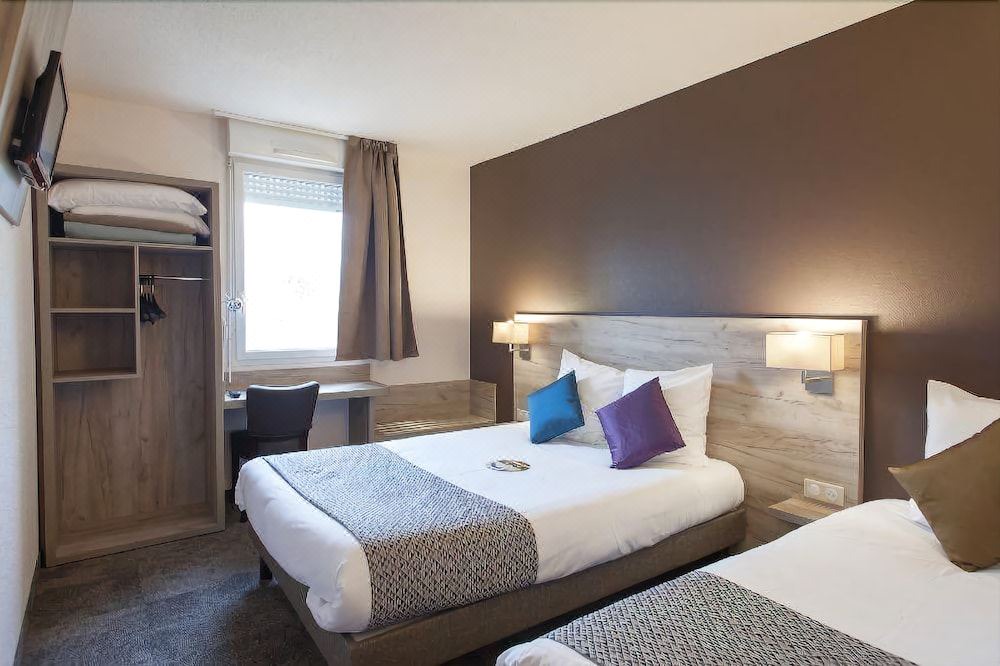 Photo of Bedroom in Distre