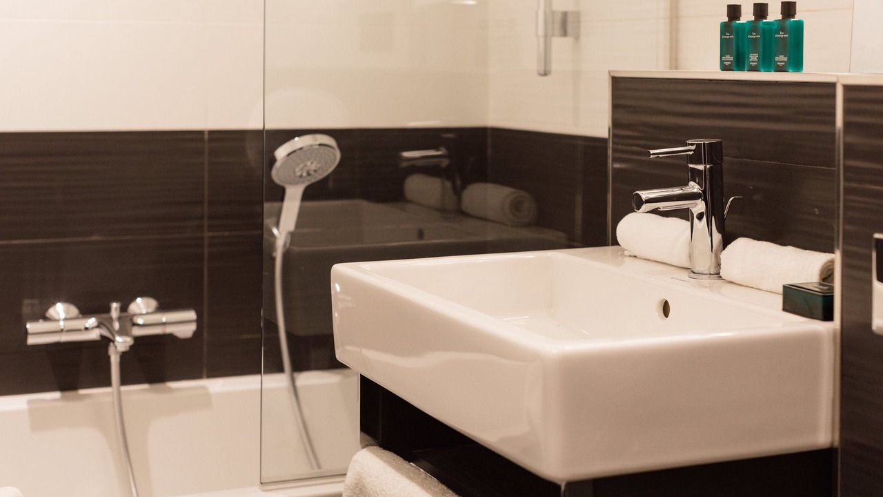 Photo of Bathroom in Quartier de la Plaine-de-Monceaux