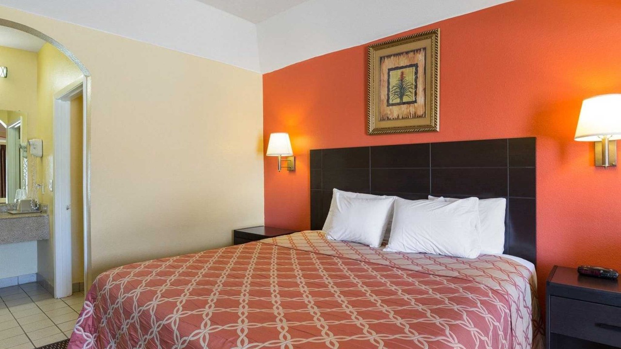 Photo of Bedroom in FM 1960