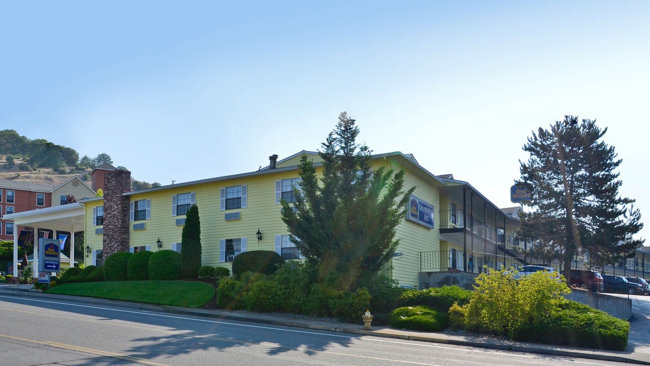 Photo of Buildings in Grants Pass