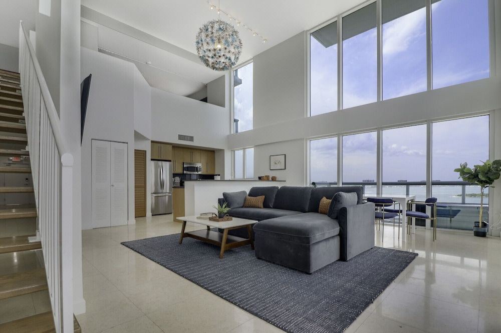 Photo of Livingroom in North Bay Village