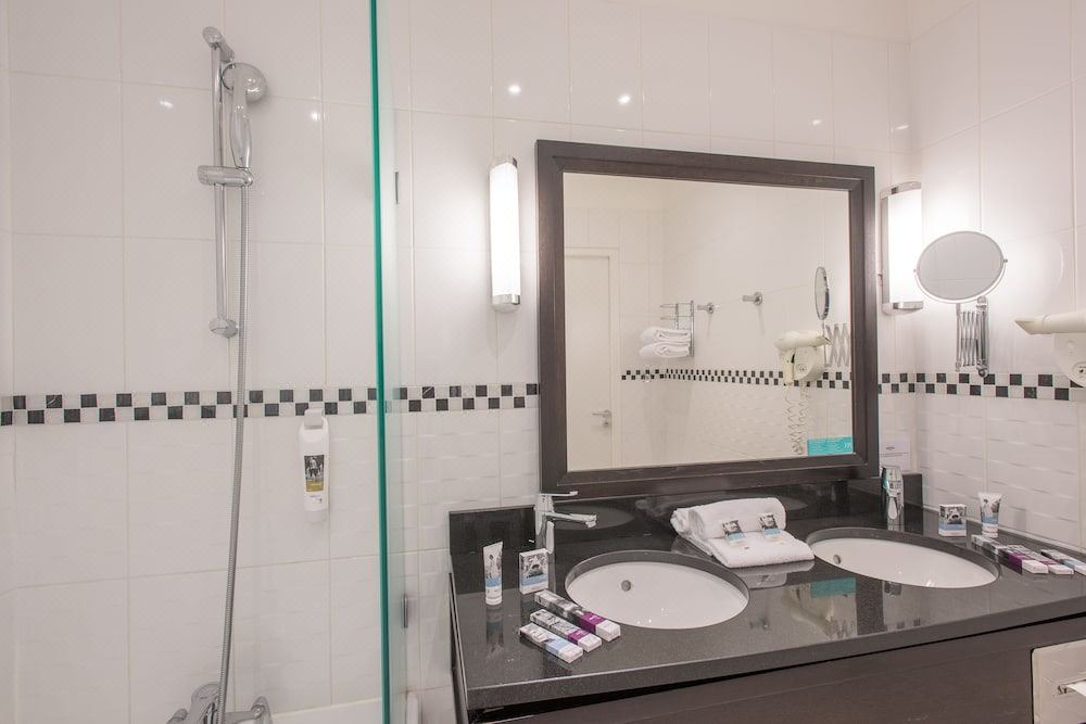 Photo of Others in Bollee